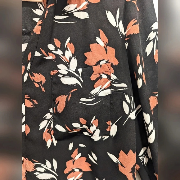 🛑 Missing 2 Buttons 🛑 Black Floral Button Down Blouse Size Medium - Picture 4 of 6